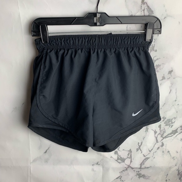 Nike women’s 3” Dry Tempo core running shorts - Picture 2 of 8